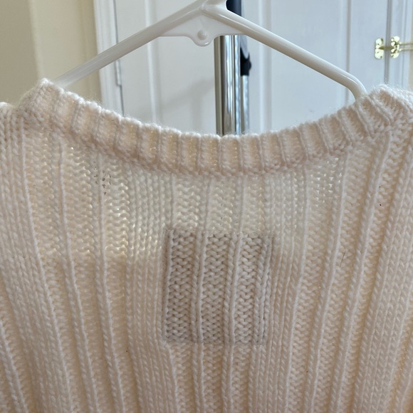 Hollister cream sweater size large - Picture 11 of 13